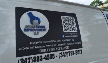 Car magnet de Guma Home Improvement LLC con QR, servicios y teléfonos.