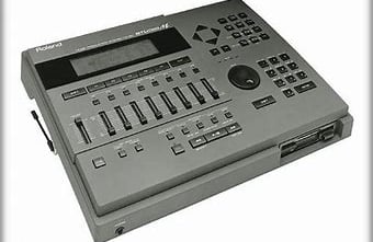 Roland MV-30: Digital rompler workstation.