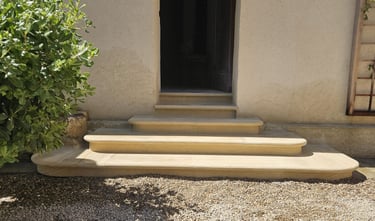 Marche de palier en pierres taillées - ARNOULD MTDP - Taille de pierre - Pézenas - Hérault