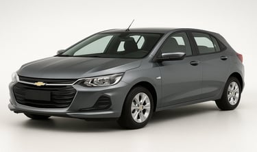 Chevrolet Onix cinza metálico em estúdio com fundo branco, exibido em ângulo frontal para destacar s