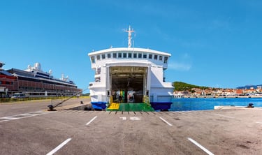 vista do porto de split na croácia