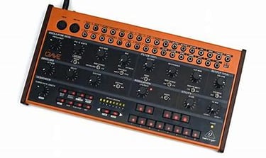 Behringer Crave (Moog Mother 32 clone), Fully analogue semi-modular synthesizer.