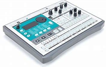 Korg Electribe es-1, Sampler and sequencer.