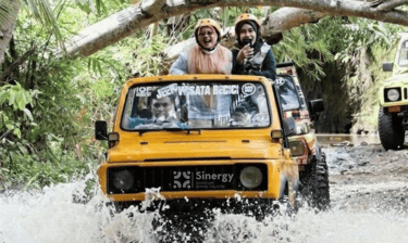 Jeep Hutan Pinus Imogiri