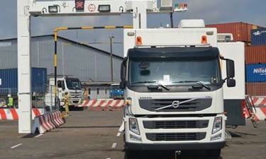 Un camion à la douane