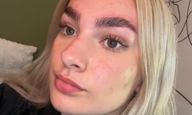 pretty girl with defined and tinted eyebrows