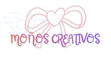 Logotipo de Monos Creativos que presenta un lazo con arte lineal rosa