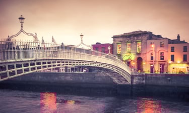 Foto da ponte Ha´penny em Dublin.