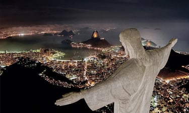 Image of the city of Rio de Janeiro and Christ the Redeemer at night