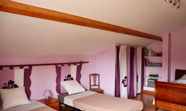 Gîte de Lamartinerye - Chambre violette de 5 lits