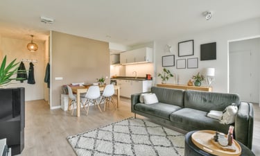 Salon chaleureux et rénové 