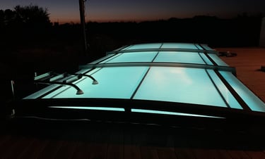 "Smart pooltak i trädgården – håll vattnet varmt längre