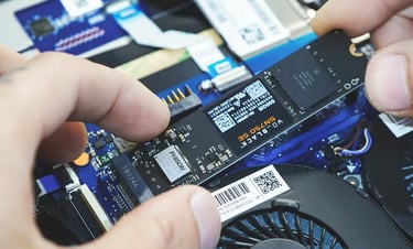 Venta de repuestos originales para laptops baterías y cargadores en Quito