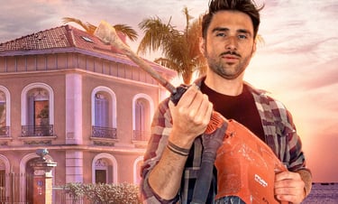 Marvin Atmoss tenant un objet de chantier dans les mains