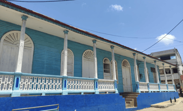 Facade bleue maison de Lorica