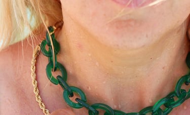 product photo, photo of jewelry, photo of necklace 