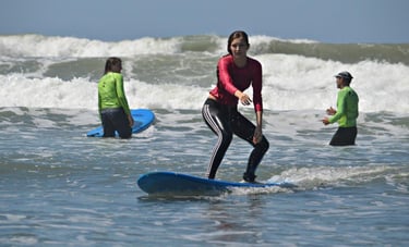 Escola de surfe Sabrina Carrijo