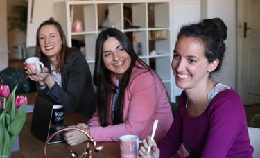 Femme en Suisse retrouvant confiance grâce au coaching