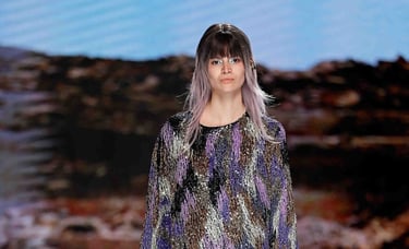 La modelo Ágata Correa desfilando para Duyos en MBFWMadrid gracias a Coach4Models