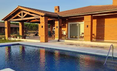Einfamilienhaus in Premiumqualität mit Nebengebäude und Pool
