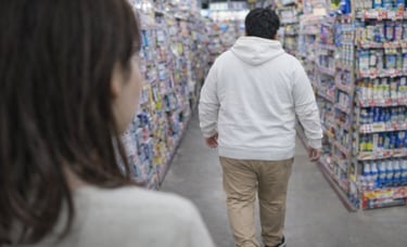 店舗内で女性の体を触った男のイメージ画像|堺市のニュースならサカイタイムズ