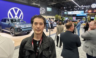 ニューヨーク・インターナショナル・オートショーの取材中の筆者