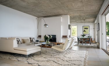Détail de mobilier et décoration intérieure, photo immobilière dans le Var