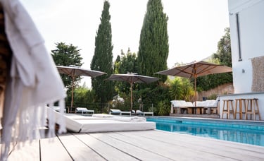 Photo immobilière professionnelle d’une villa avec piscine dans le Var, valorisation du bien