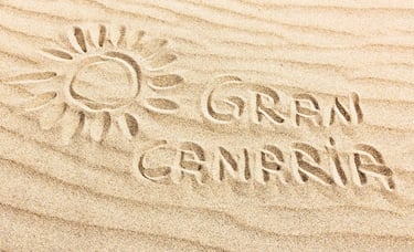 foto da escrita gran canaria na areia em las palmas em gran canaria