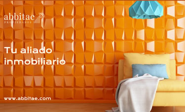 Una silla con una manta y una lámpara delante de una pared color naranja