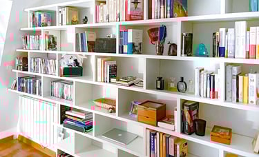 Bibliothèque Shelfi – Rueil-Malmaison – mélaminé 28 mm – sous combles optimisés