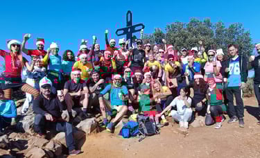 Grupo de colaboradores y atletas unidos por la red de solidaridad y alianzas del CDUTSB.