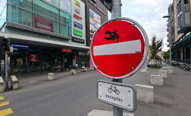 Détournement de panneaux de signalisation représentant un homme faisant du parkour sur un sens inter