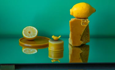 Bičių vaško gaminiai. Bičių vaškas. Vaškinė druskinė. Užpelkių medus