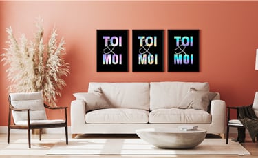 Décoration murale avec des posters de la série Toi et Moi Irisés