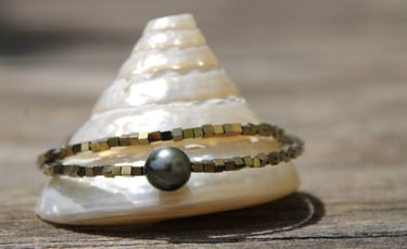 Bracelets avec pierres semi précieuses et perles de Tahiti