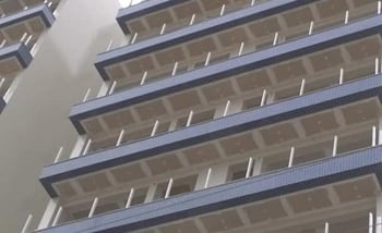 imagem do teto de vários apartamentos de um prévio