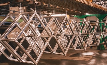 Metallteile bei der Oberflächenbehandlung