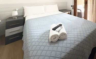 Habitación doble con balcón privado en Berceo Rooms, Logroño