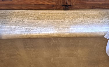 Parapet z trawertynu, luksusowy włoski kamień naturalny