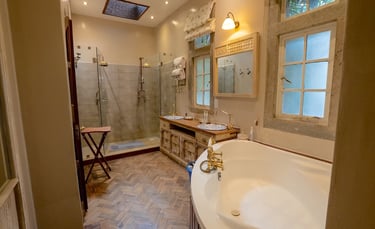 Giraffe Manor Kenya Edd Superior Bathroom