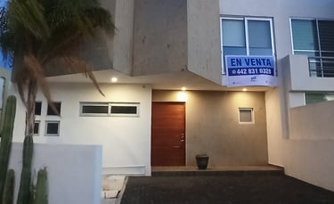 fachada de casa en venta en Condesa Juriquilla, Cumbres del Lago