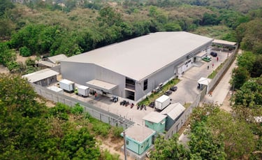 photo aerial drone sebuah rumah pemotongan ayam