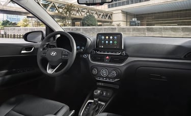 Interior do Hyundai HB20 2025 com central multimídia e painel digital