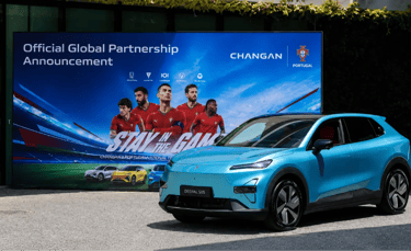 Carro da Deepal em ação promocional da Changan com a seleção de Portugal