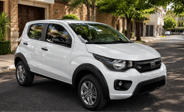 Fiat Mobi Like branco rua residencial