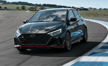 Hyundai i20 N Shadow Edition em pista durante a despedida da série limitada