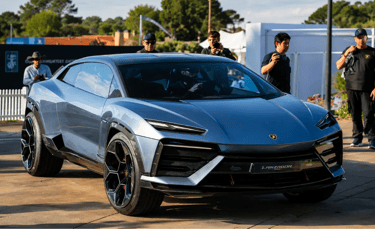 Lamborghini Lanzador Ultra-GT em exibição durante evento automotivo