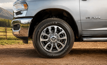 Roda de picape Ram 2500 envolvida em recall por limite de velocidade nos EUA.