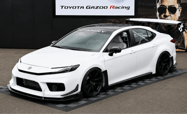 Toyota Camry preparado pela Gazoo Racing com dois motores e aerodinâmica extrema